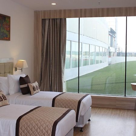 גאזיאבאד Xenious World Square Hotel מראה חיצוני תמונה
