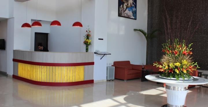 גאזיאבאד Xenious World Square Hotel מראה חיצוני תמונה