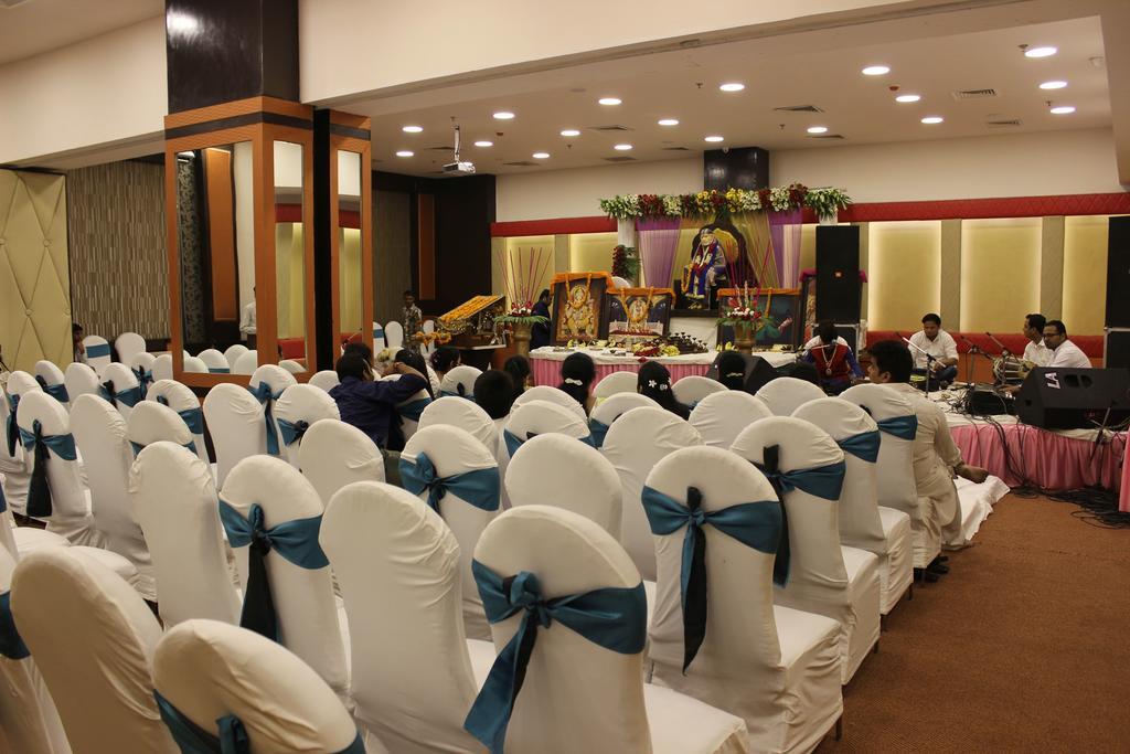 גאזיאבאד Xenious World Square Hotel מראה חיצוני תמונה