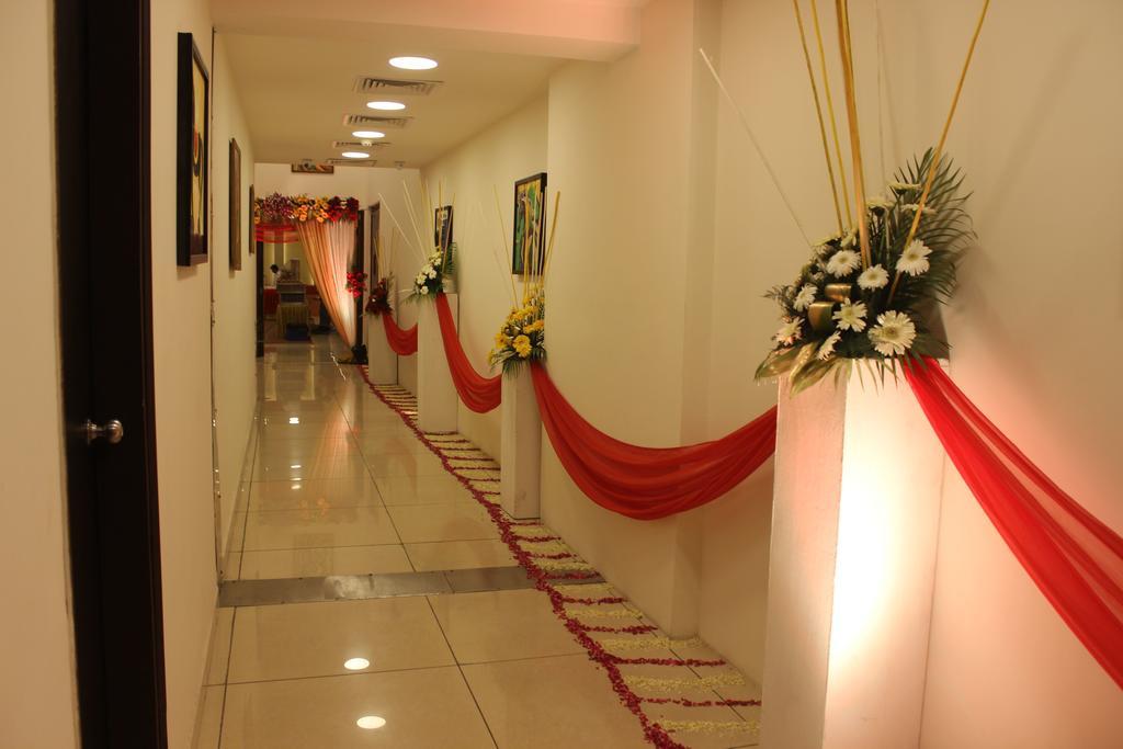 גאזיאבאד Xenious World Square Hotel מראה חיצוני תמונה