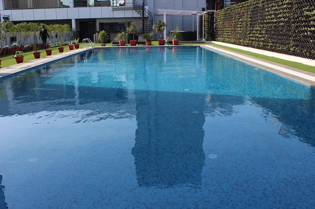 גאזיאבאד Xenious World Square Hotel מראה חיצוני תמונה