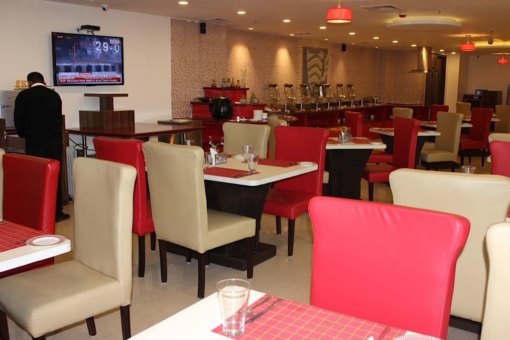 גאזיאבאד Xenious World Square Hotel מראה חיצוני תמונה