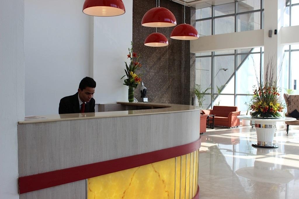 גאזיאבאד Xenious World Square Hotel מראה חיצוני תמונה