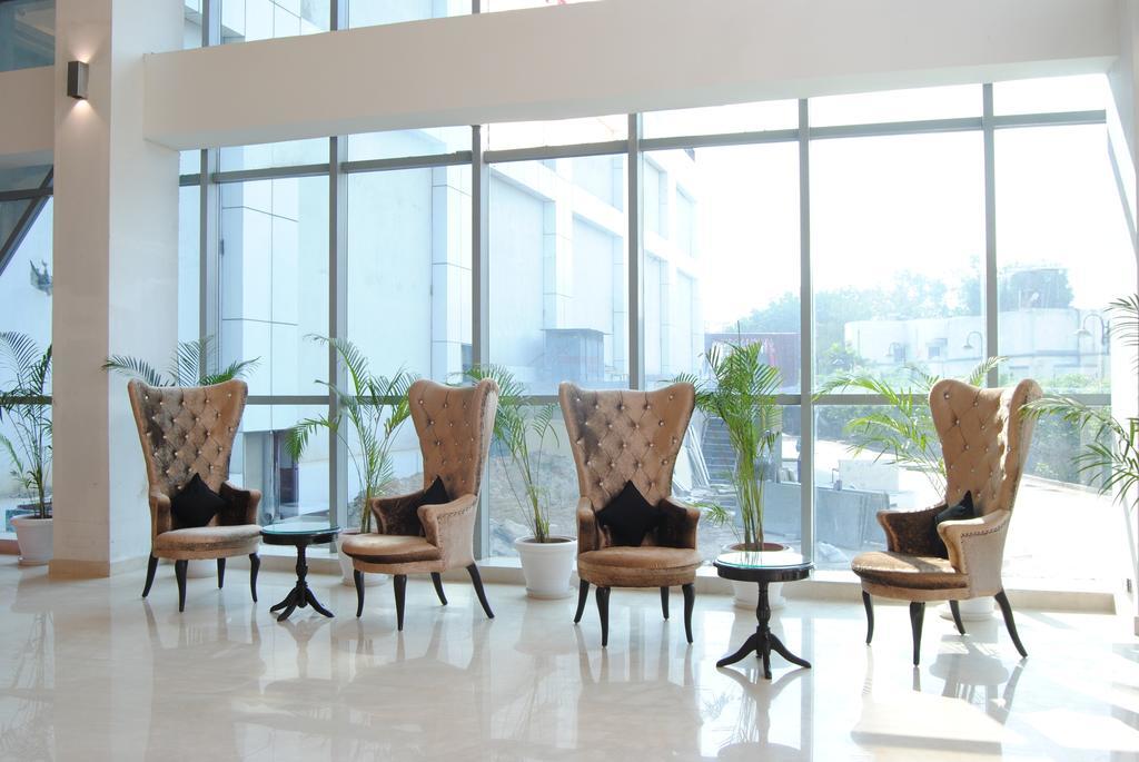 גאזיאבאד Xenious World Square Hotel מראה חיצוני תמונה