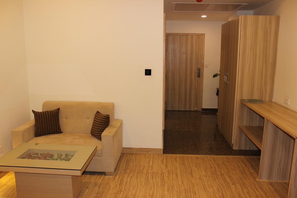 גאזיאבאד Xenious World Square Hotel מראה חיצוני תמונה