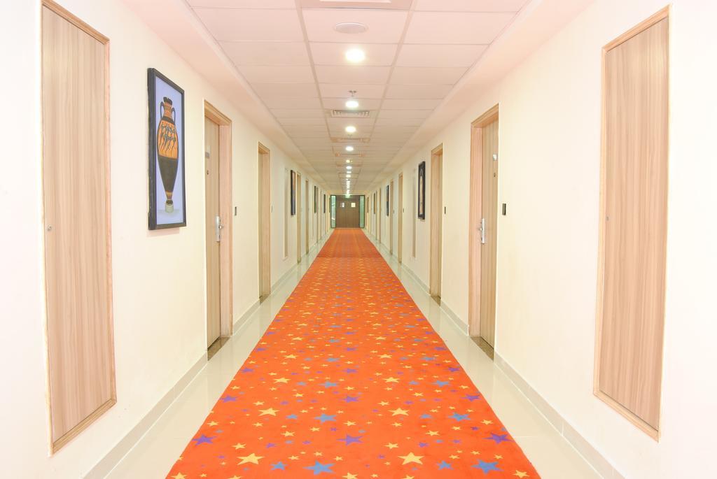 גאזיאבאד Xenious World Square Hotel מראה חיצוני תמונה