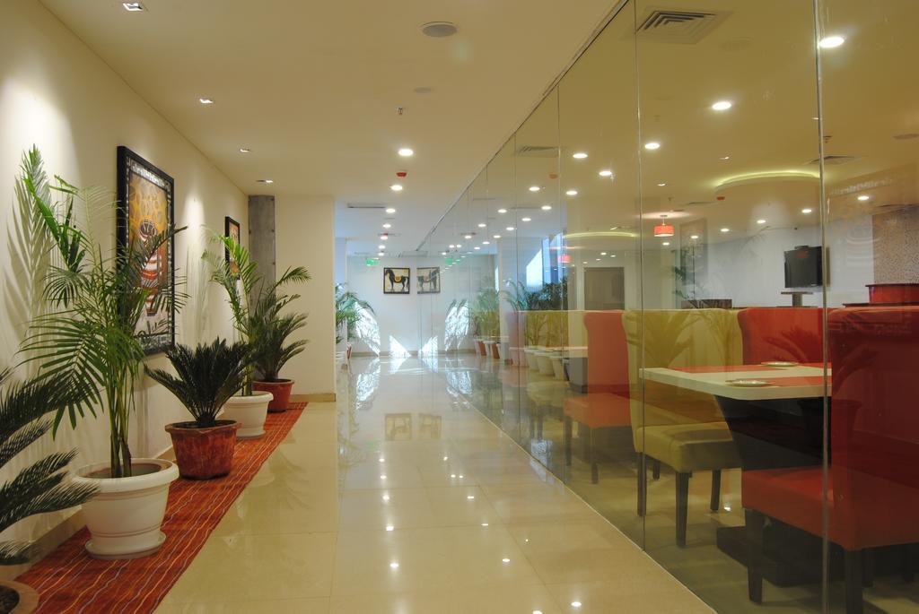 גאזיאבאד Xenious World Square Hotel מראה חיצוני תמונה