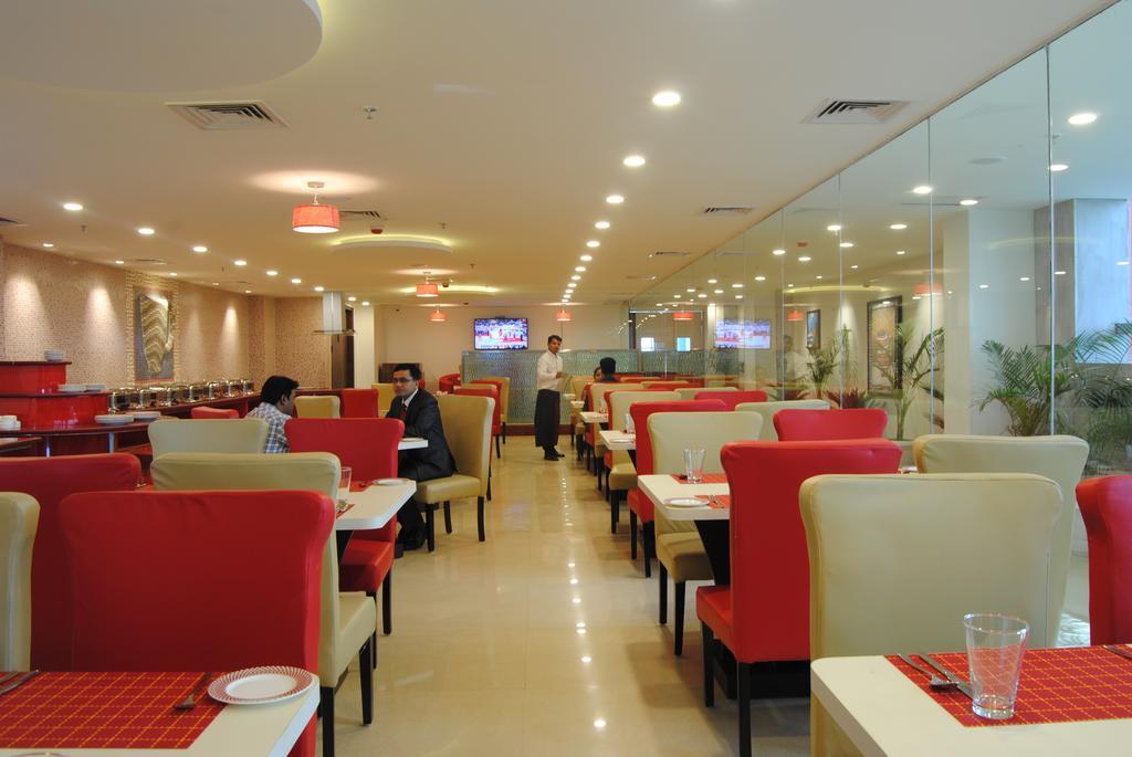 גאזיאבאד Xenious World Square Hotel מראה חיצוני תמונה