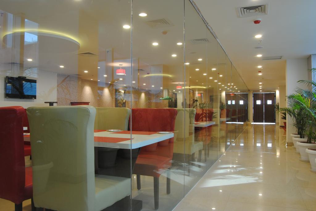 גאזיאבאד Xenious World Square Hotel מראה חיצוני תמונה