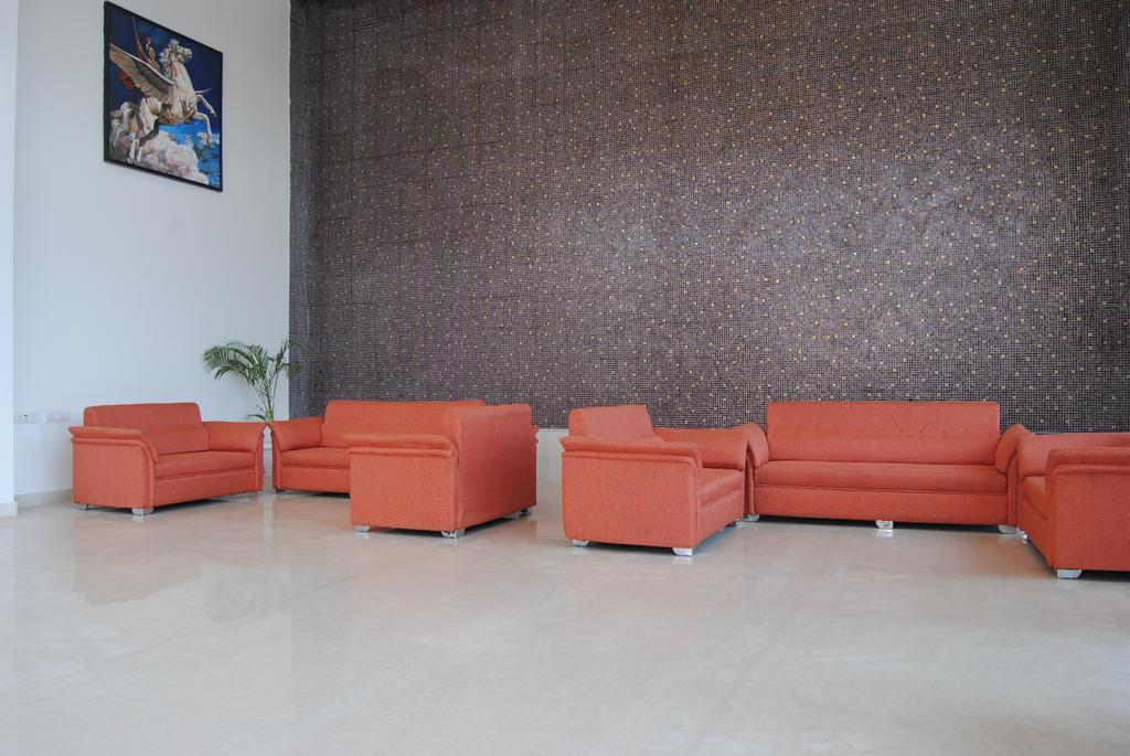 גאזיאבאד Xenious World Square Hotel מראה חיצוני תמונה