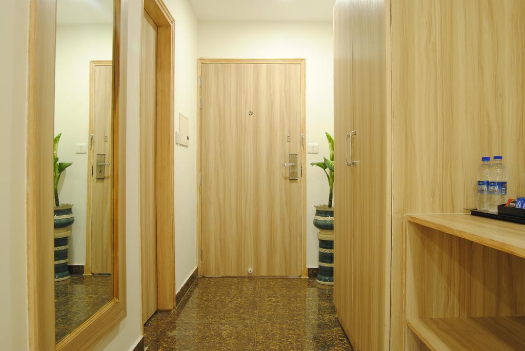 גאזיאבאד Xenious World Square Hotel מראה חיצוני תמונה