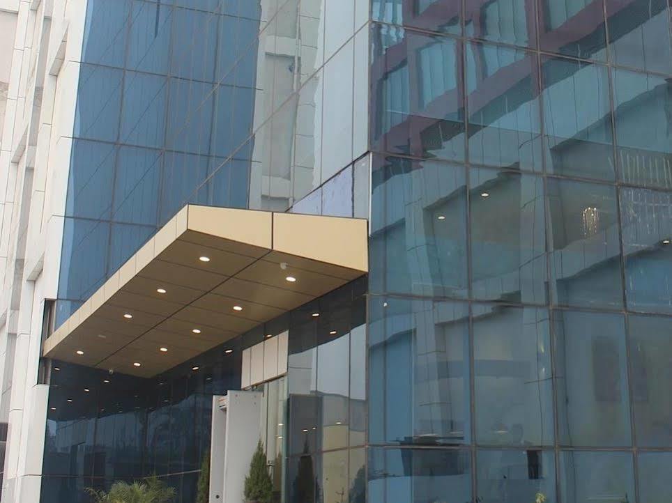 גאזיאבאד Xenious World Square Hotel מראה חיצוני תמונה